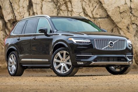 Used 2017 Volvo Xc90 T8 R Design Twin Engine Plug In Hybrid Suv Review And Ratings Edmunds