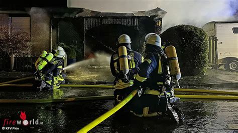 D Feuer groß mit Menschenleben in Gefahr in Mönkeberg eine