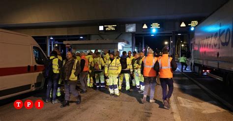 Green Pass Obbligatorio Per I Lavoratori Tra Controlli E Proteste La