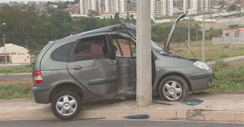 G Em Fuga Assaltante Bate Carro Contra Poste Ap S Roubo Em Campinas