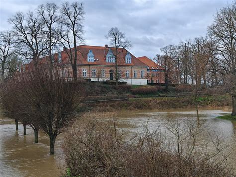 Foto Hochwasser Am Schloss Landestrost Steinhude Am Meer De