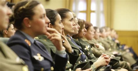 Mujer El EjÉrcito Y Las Fuerzas De Seguridad Las Dos Caras De Los 30 AÑos De La Mujer En El