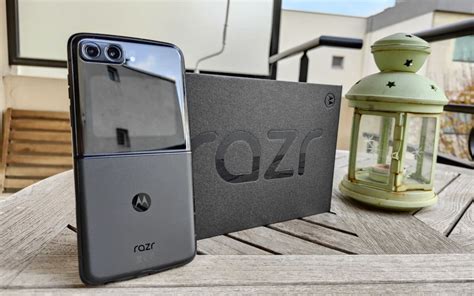 Test Motorola Razr 2022 les atouts du Galaxy Z Flip4 sans les défauts