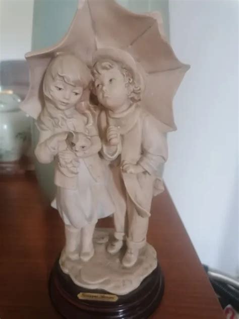 VINTAGE CAPODIMONTE GIUSEPPE Armani Figurine BOY AND GIRL UNDER