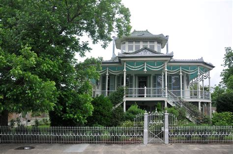 One Of Two Steamboat Style Houses In New Orleans Amerika