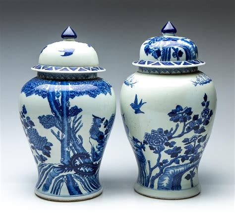 Chinese Blue And White Ceramic Urns 385cm Height Ceramics