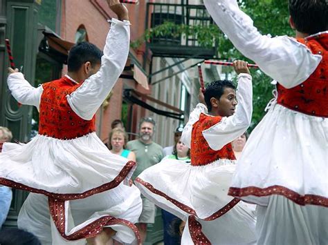 Traditional Dresses of Gujarat - Travel-Stories