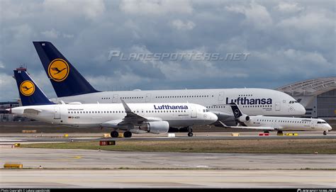 D AIZX Lufthansa Airbus A320 214 WL Photo By Lukasz Jagodzinski ID