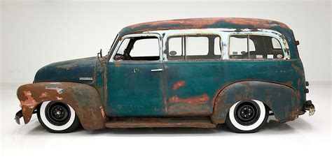 Rusty Old Chevrolet Suburban Shows Decades Of Decay Its Only A