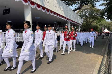 Jokowi Kukuhkan Paskibraka Yang Bertugas 17 Agustus Di Istana