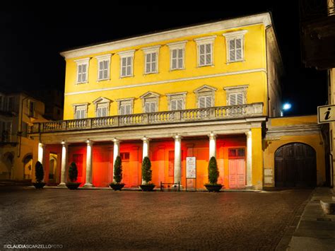 Bra Si Illumina Di Rosso Per Sensibilizzare Sul Tema Della Sclerosi