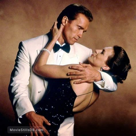 True Lies Promo Shot Of Arnold Schwarzenegger And Jamie Lee Curtis