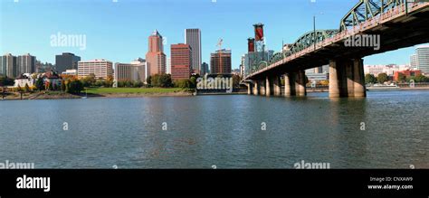 Portland Oregon Skyline Panorama And The Hawthorne Bridge Stock Photo Alamy