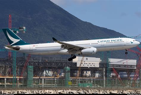 B Hlu Cathay Pacific Airbus A Photo By Tommyng Id