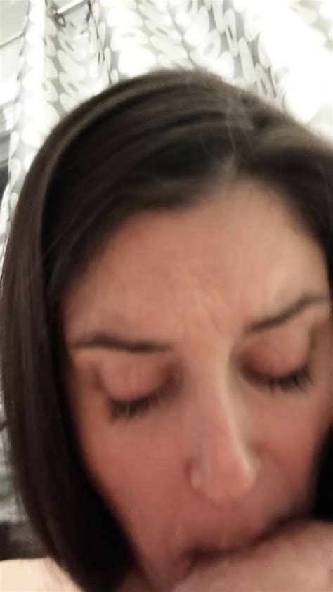 Preggo Huge Tits Milf Sucks Her Nips