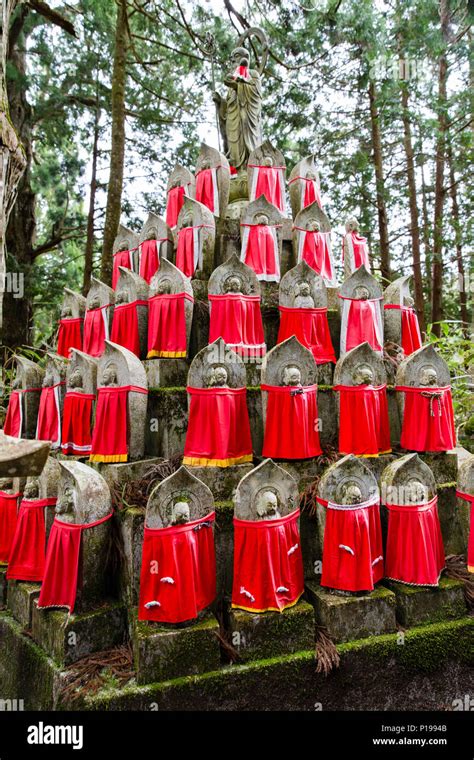 Koyasan Cemetery Hi Res Stock Photography And Images Alamy