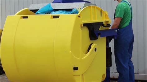 1100 Litre Wheelie Bins Compactor Demonstration Youtube