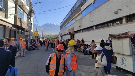 Obreros Protestan Contra El Municipio De Arequipa Por Parar Obra En