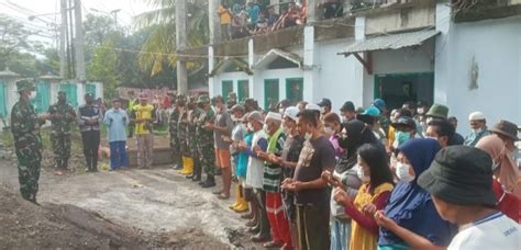 Peduli Rumah Ibadah Tni Gelar Karya Bakti Cor Kubah Masjid Bersama