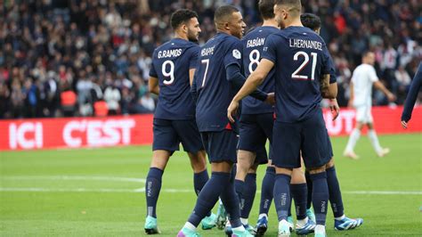 Psg Strasbourg Les Parisiens S Imposent Et Prennent Provisoirement La