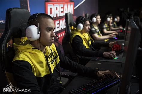 DreamLeague Season 10's opening day was intense