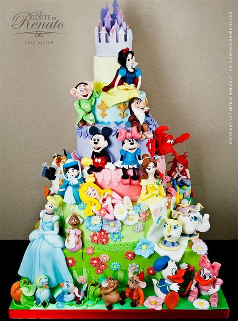 Disneyland - Decorated Cake by Le torte di Renato - CakesDecor