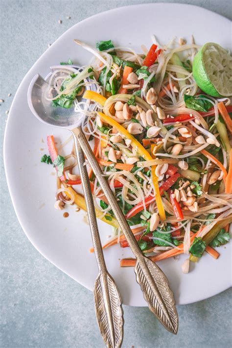 Leichter Glasnudelsalat mit knackigen Erdnüssen Foodlovin