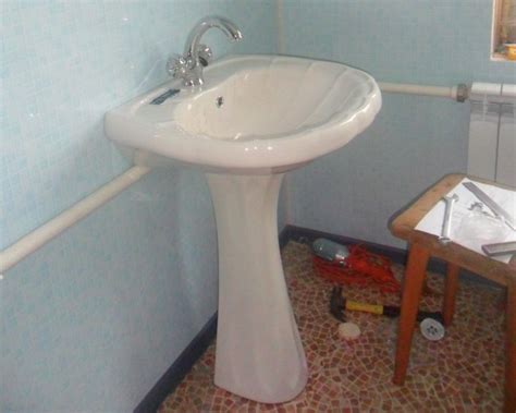 Как установить раковину-тюльпан