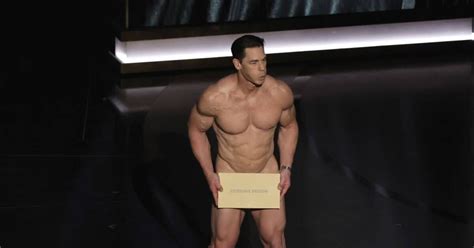 John Cena Se Roba Las Miradas En Los Premios Scar Al Aparecer Desnudo