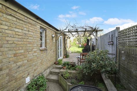 Gaze Hill Avenue Sittingbourne 3 Bed Semi Detached House £300 000