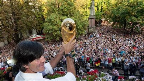 sp Fußball DFB Löw Mann des Jahres Interview Löw kann sich Zukunft als