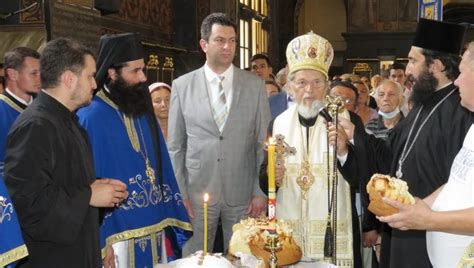 Slava Sabornog Hrama U Apcu Gradona Elnik Paji Prisustvovao Liturgiji