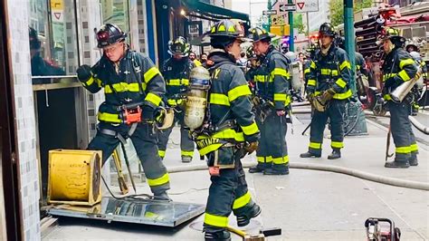 FDNY BOX 0832 FDNY BATTLING A 10 75 ALL HANDS COMMERCIAL FIRE IN A