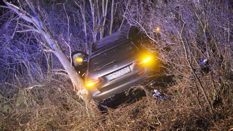 Hohenlinden Schwerer Unfall Auf A Bei Hohenlinden Mercedes F Hrt