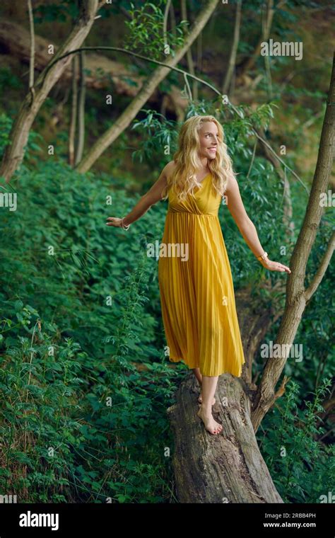 Barefoot Blonde Hi Res Stock Photography And Images Alamy