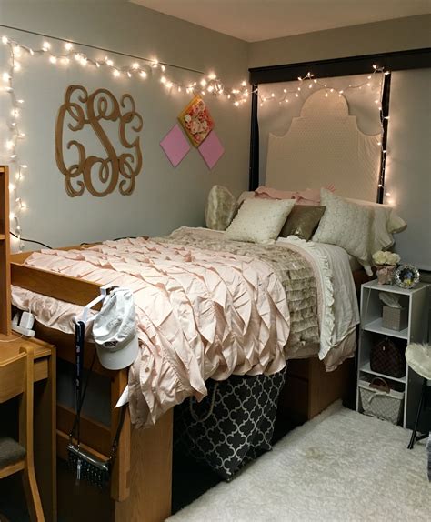 20 Pink Dorm Room Decor