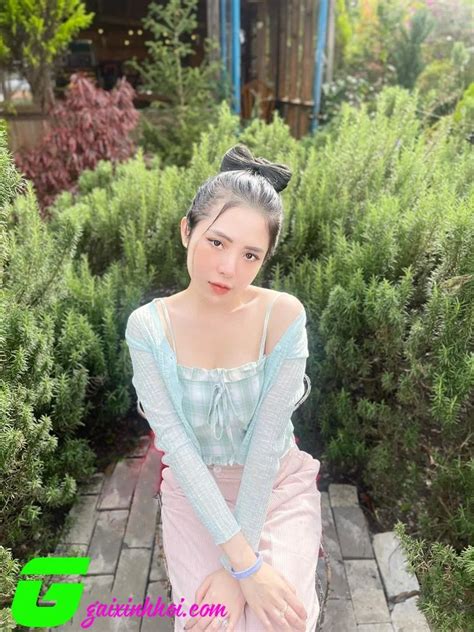 Hot girl Chị Hằng trên mây Nữ Tiếp viên hàng không vạn người mê