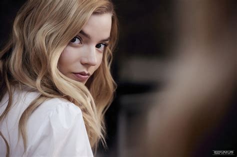 Anya Taylor Joy Women Actress Blonde Long Hair Looking Over Shoulder Depth Of Field Wallpaper