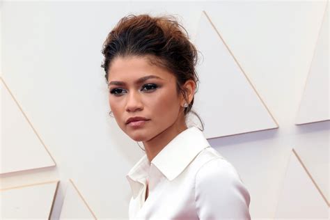 Zendaya Responds to Pregnancy Rumors: Stop Lying on Twitter