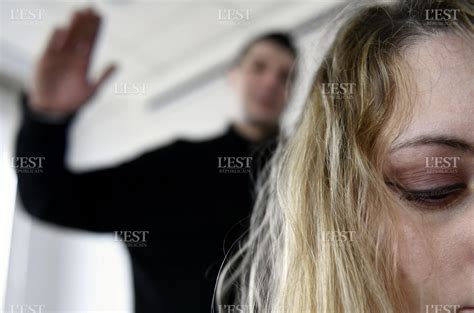 Edition De Pont à Mousson Femme Battue Au Secours De Son Mari