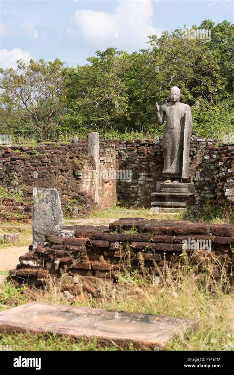 Trincomalee temple hi-res stock photography and images - Alamy