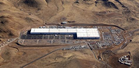 Tesla Gigafactory 1 Now Employs Over 3 000 Workers As It Becomes