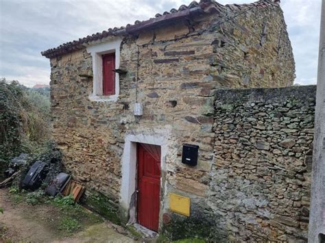 Casa ou moradia à venda na rua do Monte s n Cebolais de Cima e Retaxo