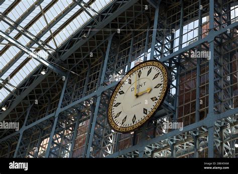 Station Clock London Hi Res Stock Photography And Images Alamy