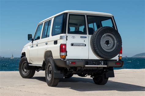 Prices And Specifications For Toyota Land Cruiser 70 Hardtop Dlx 5dr 4x4 2022 In Saudi Arabia