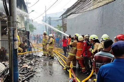 Kebakaran Di Tambora Jakarta Barat Rumah Hangus