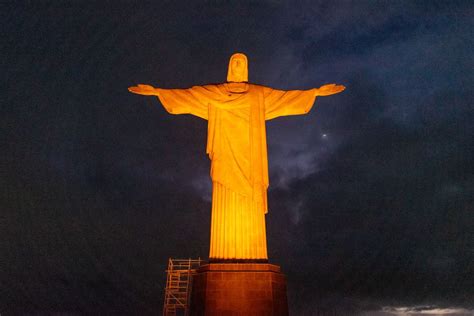 Cristo Redentor no Agosto Laranja AME Amigos Múltiplos pela Esclerose