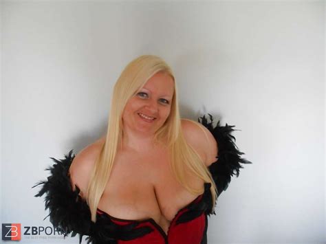 Chloe Cox Elegant With Boa ZB Porn