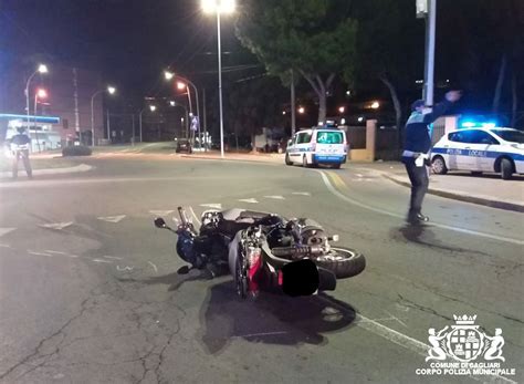 A Cagliari Paura Nella Notte Per Due Enni Sulla Moto Gravissimo