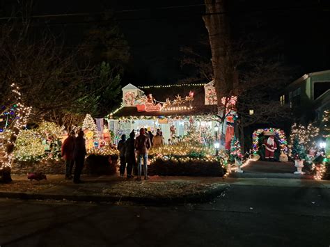 A Long Running Christmas Tradition Ends At Iconic Arlington Home